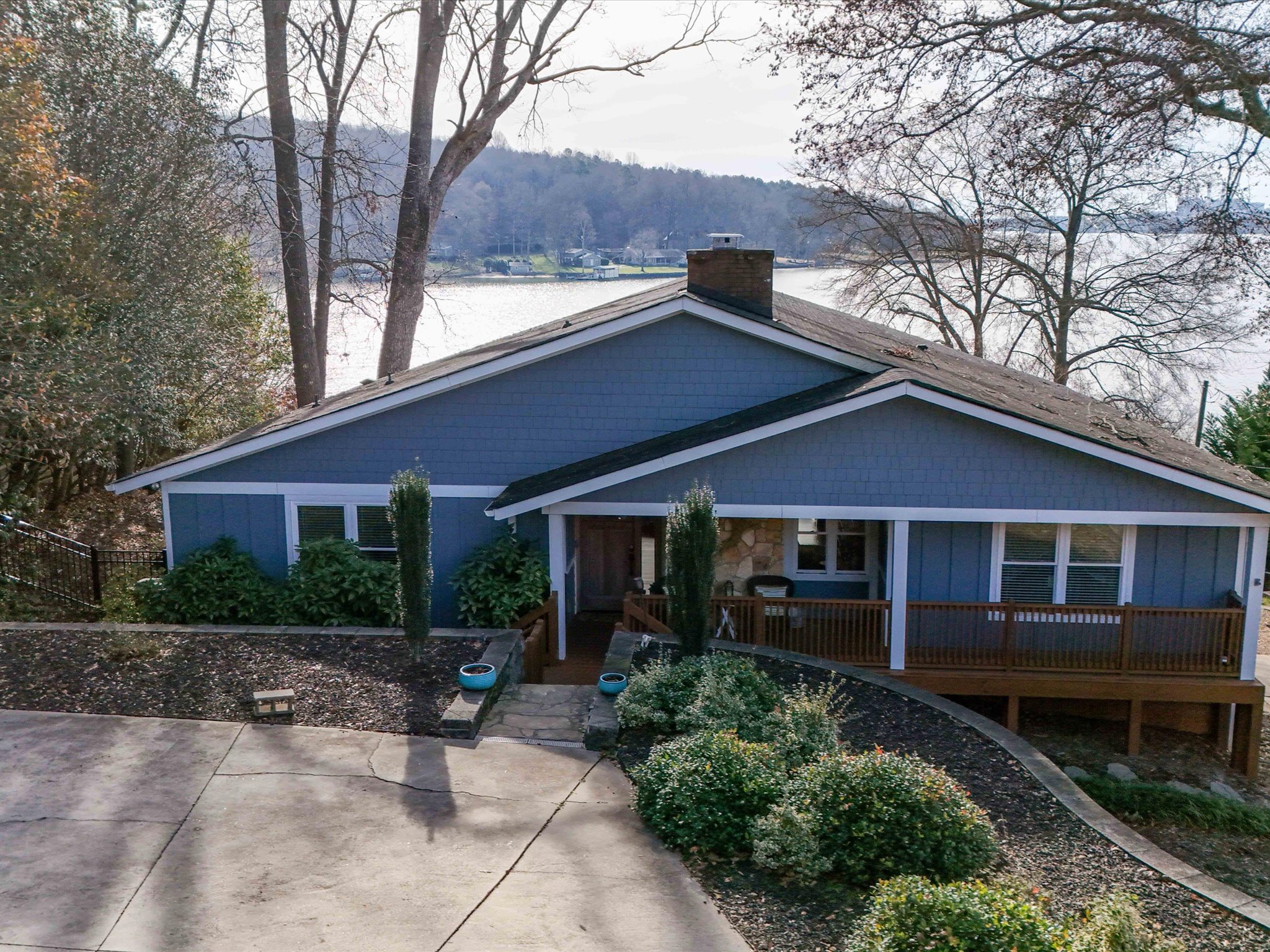 Chalet du Lau | Lakefront Retreat